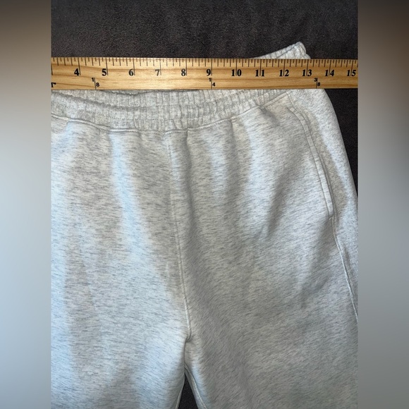 NWOT Abercrombie and Fitch YPB neoKNIT Sweatpants Small S Short Heather Grey - Picture 8 of 13
